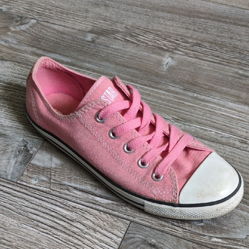 Converse Pink Canvas Low Top Sneakers 6 / 37